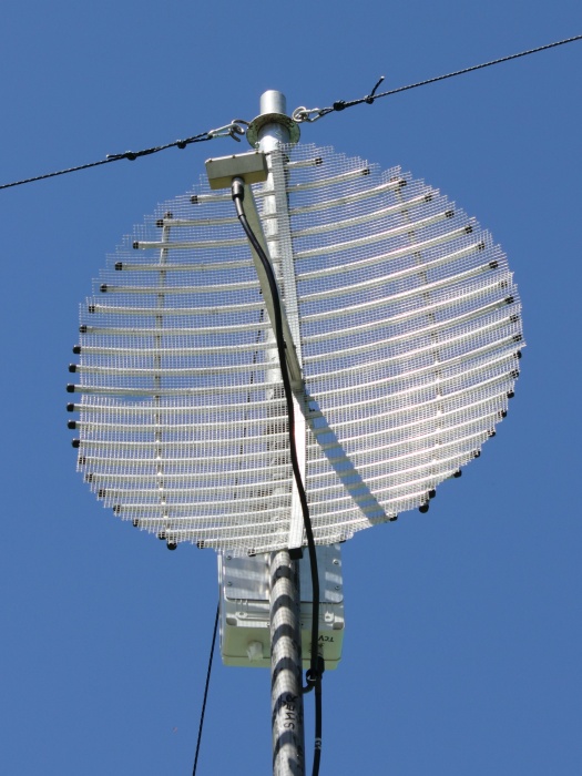Antena s transvertorem pro 2.3 GHz.