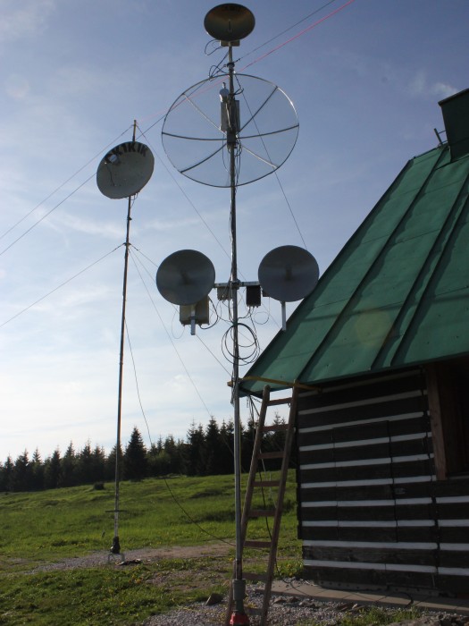Stožáry a paraboly pro pásma 23 - 6 cm a 24 GHz
